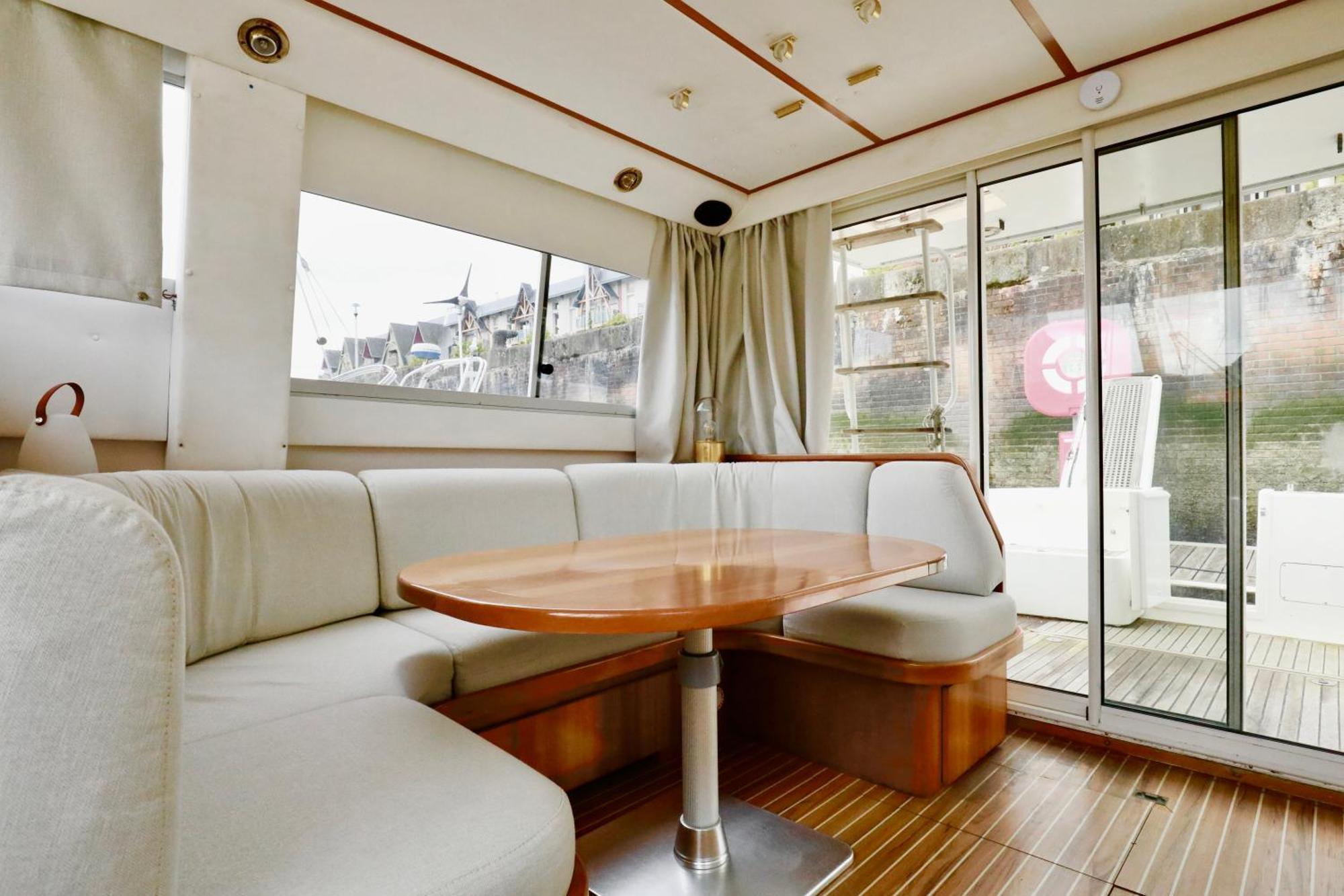 Yacht Deauville Exterior photo